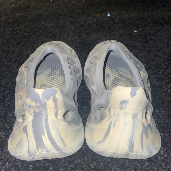size 7 men size 9 women. used. no box main image 3